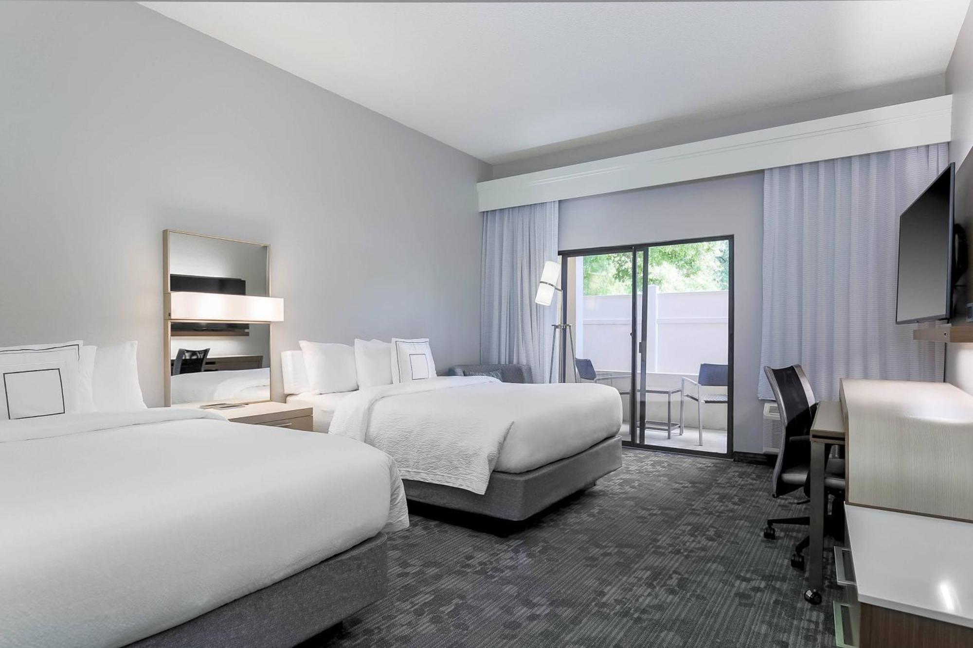 Hotel Courtyard Brandon 3*